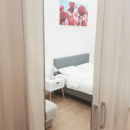 Akacfa 36 91 Mt 3 Bedroom District 7 Appartamento *