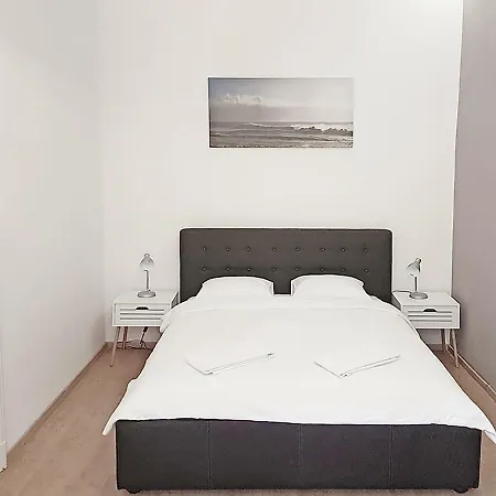 Akacfa 36 91 Mt 3 Bedroom District 7 Apartamento