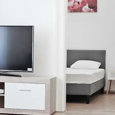 Akacfa 36 91 Mt 3 Bedroom District 7 *