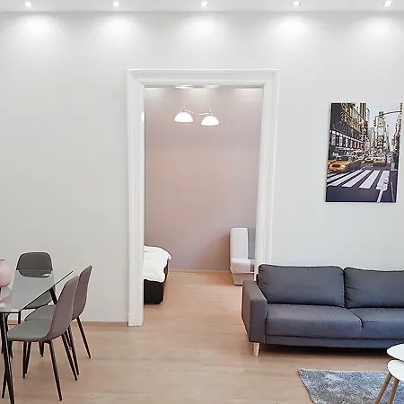 Akacfa 36 91 Mt 3 Bedroom District 7 Apartamento