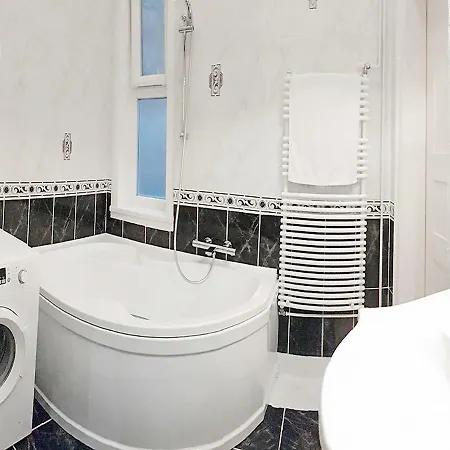 Apartment Akacfa 36 91 Mt 3 Bedroom District 7 Budapest